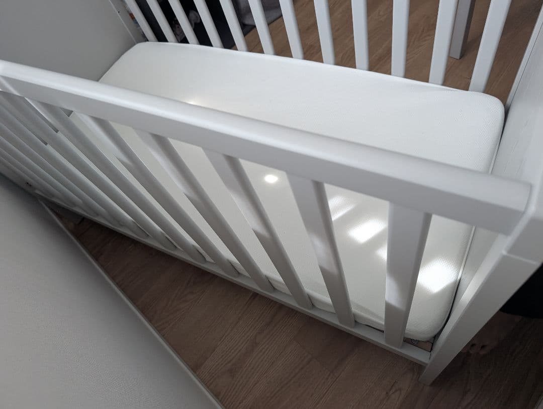 グレー 木製ベビーベッド IKEA SUNDVIK ズンドヴィーク　マットレス付