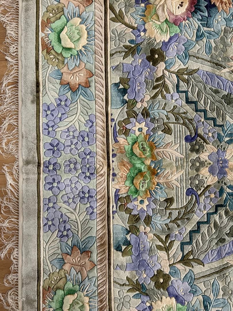 花柄刺繍ラグ 大きめ　中国製高級