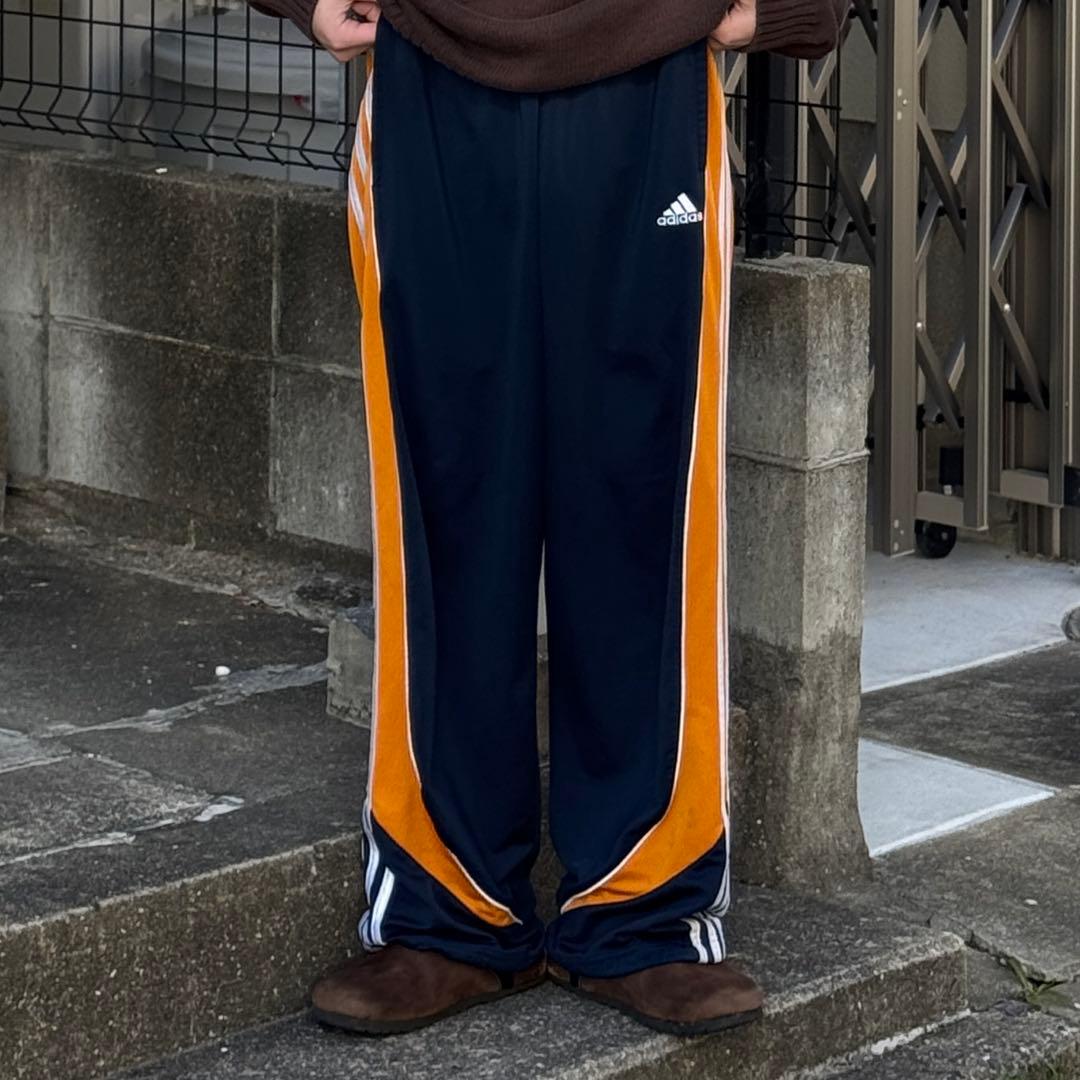 adidas ストライプジャージパンツ ブラック/オレンジ