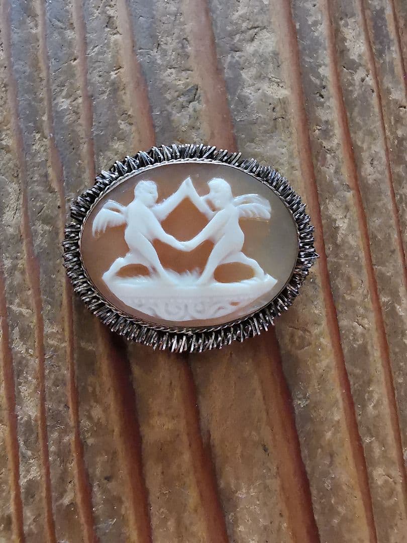 アンティーク シェルカメオブローチ 手を繋ぐ天使達 真鍮 銅ヤーン 兼ネックレス