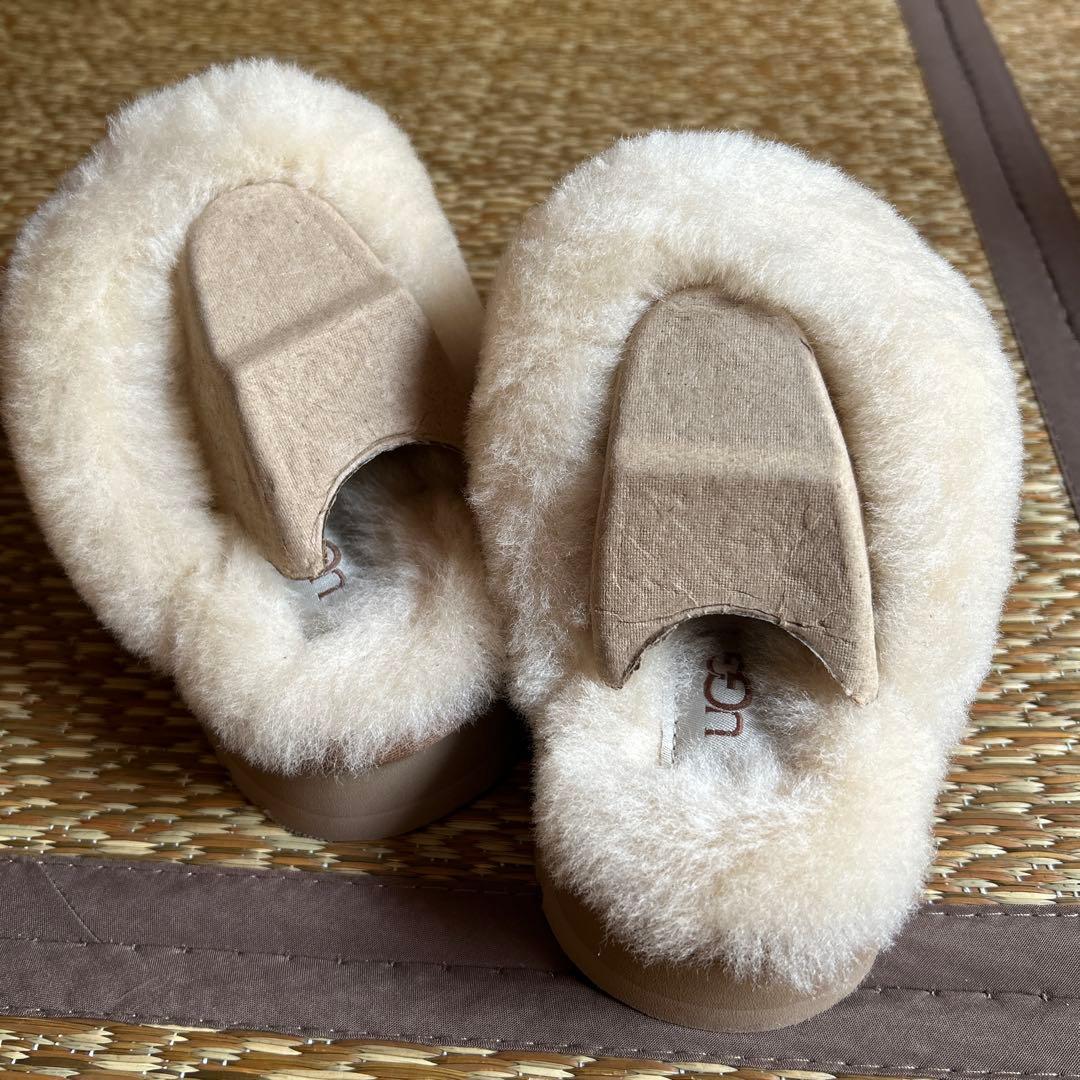 UGG ファーサンダル
