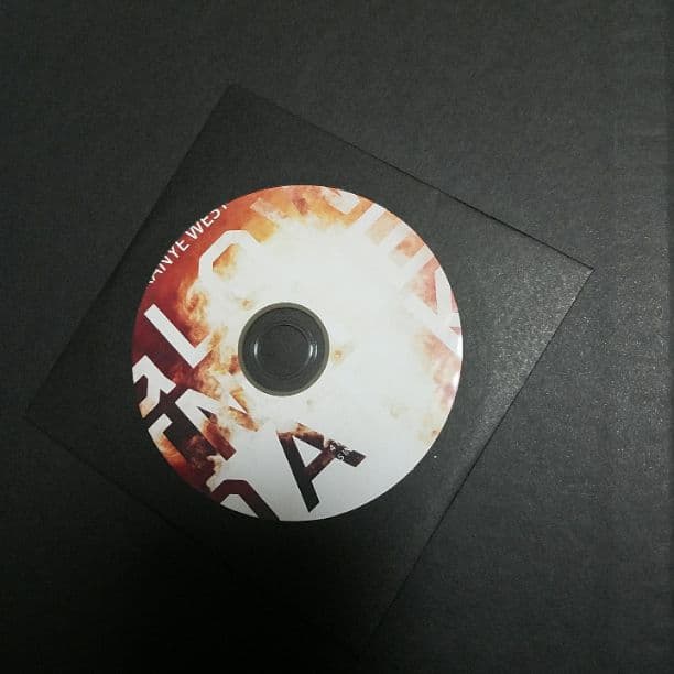 Kanye west GLOW IN THE DARK 写真集　YEZZY