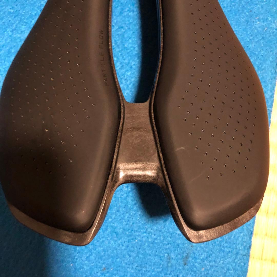 ジャイアント　カーボンサドル