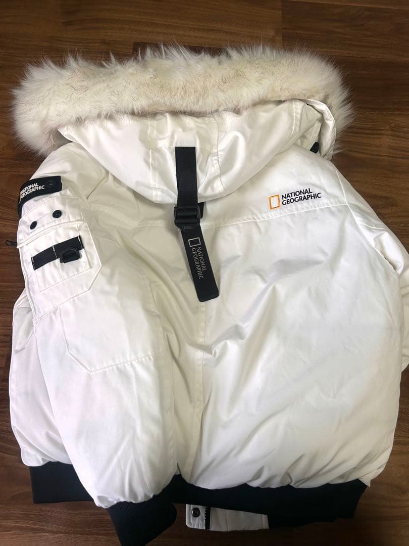 てて NATIONAL GEOGRAPHIC ダウンジャケット ホワイト