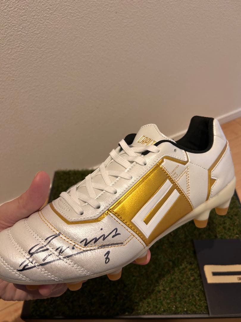 ア*つ様 【限定特価】イニエスタ直筆サイン入りスパイク