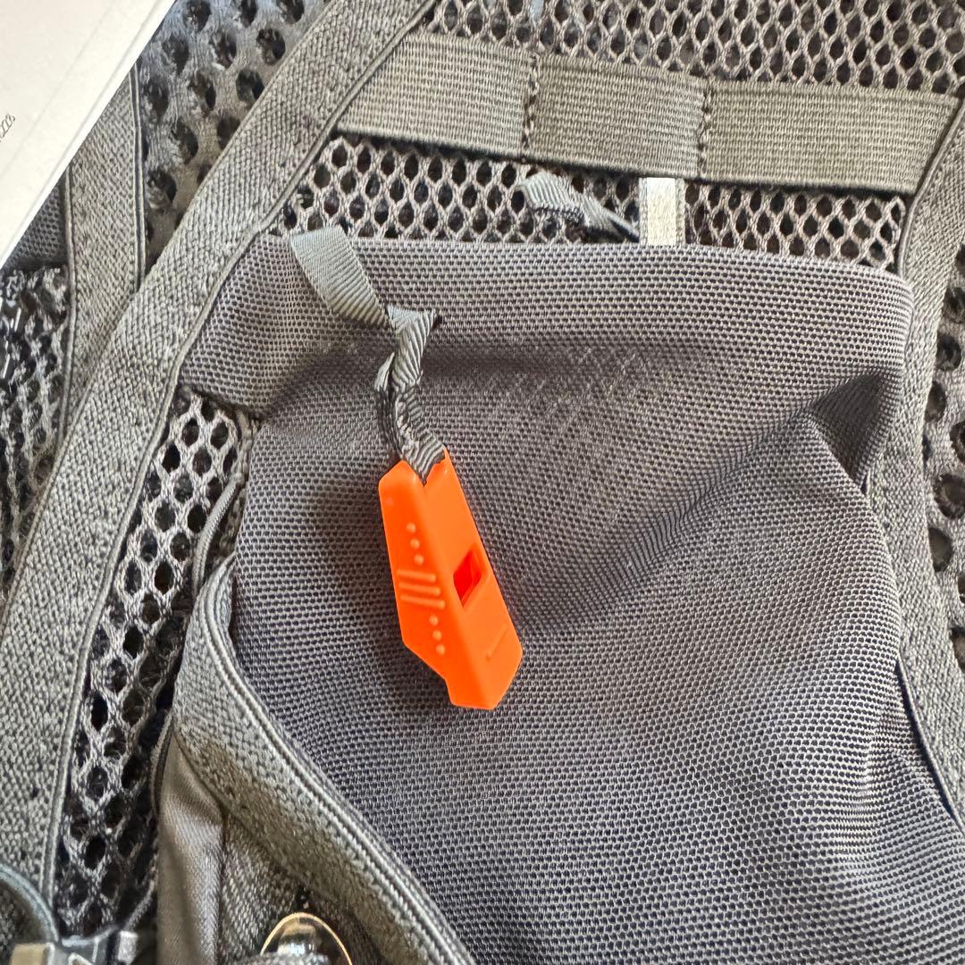 新品●サロモン SALOMON アクティブスキン8 フラスク付●2177800