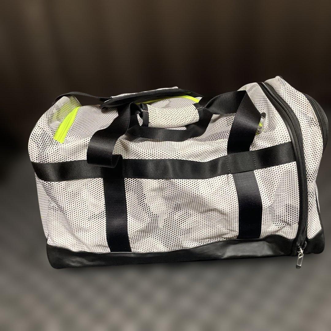 ナイキ　キャディバッグ　ボストンバッグ　新品アイアンカバー　新品ネームタグ付き