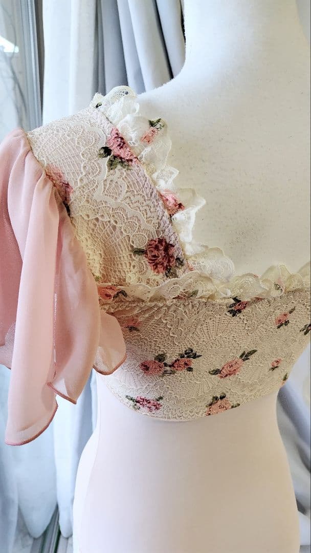 Ｓ～Ｍ／秘密の花園に咲く可憐なピンクの薔薇が可愛いピンクベージュ娘役レオタード