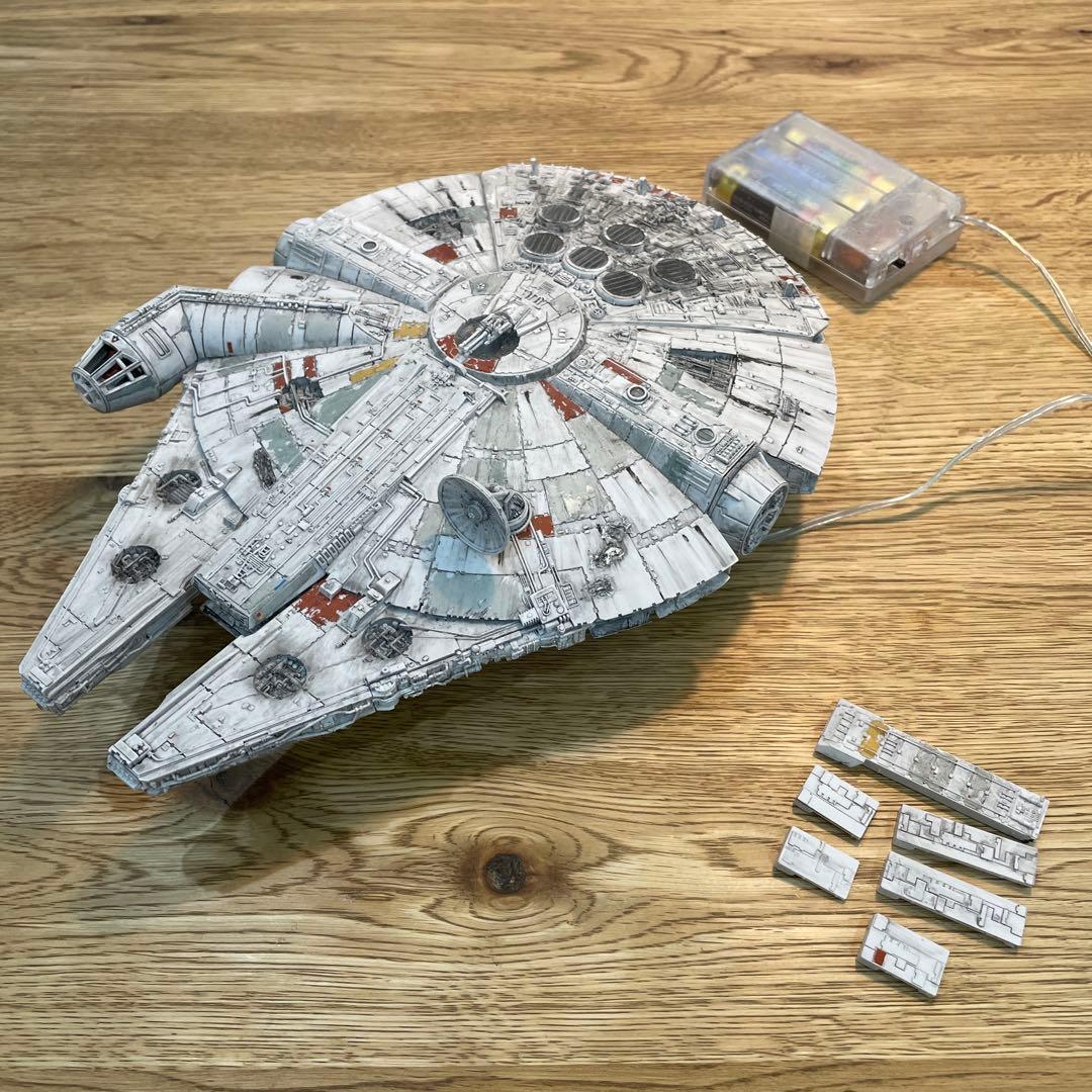 ミレニアム・ファルコン 1/144 LEDライト付き