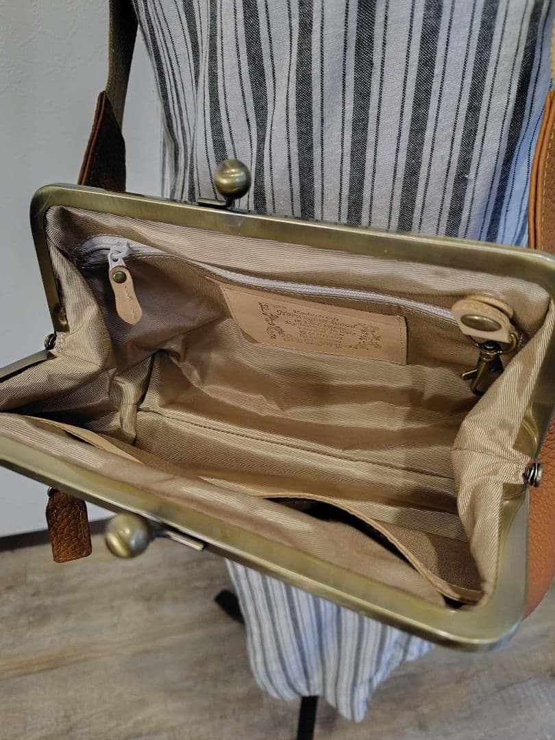 か*☆様 牛革がま口ボディーバッグ　ハンドメイド高級牛革仕様