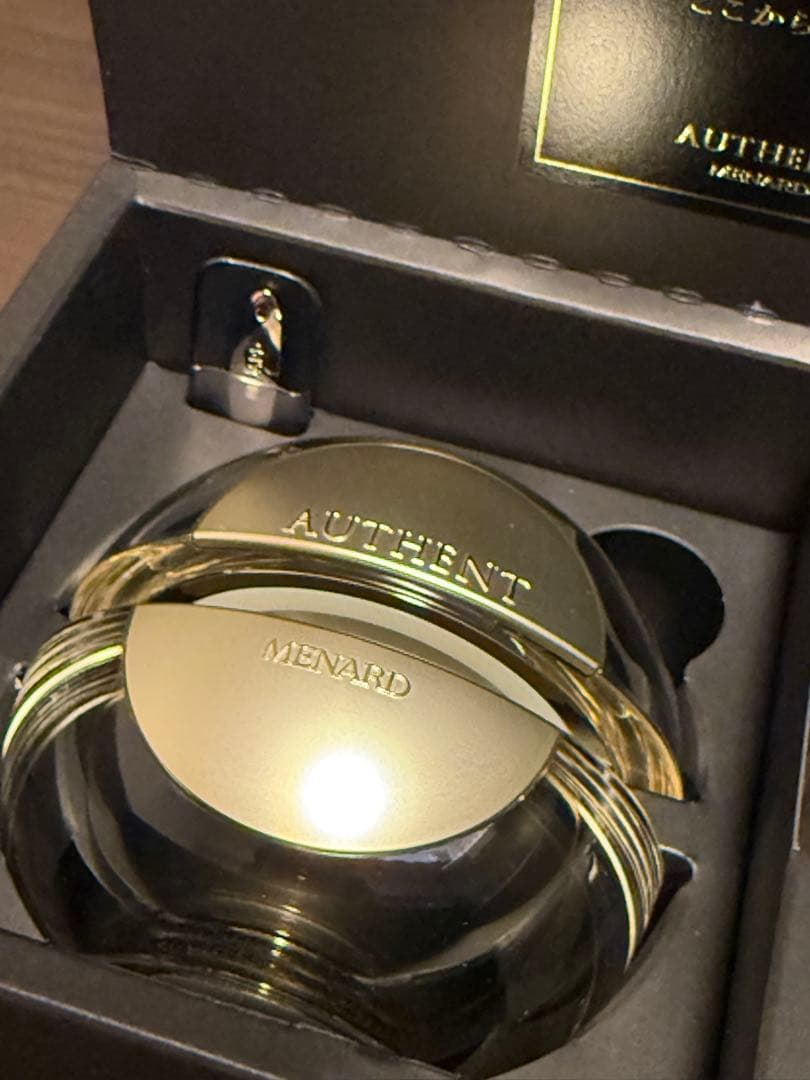 メナードオーセントクリーム容器付き