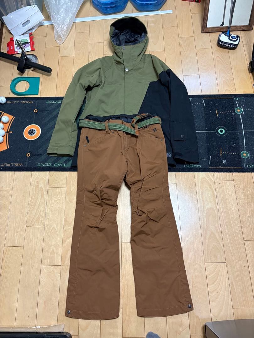 ESTVIO スノーボードウェアセット（ジャケット＆パンツ）