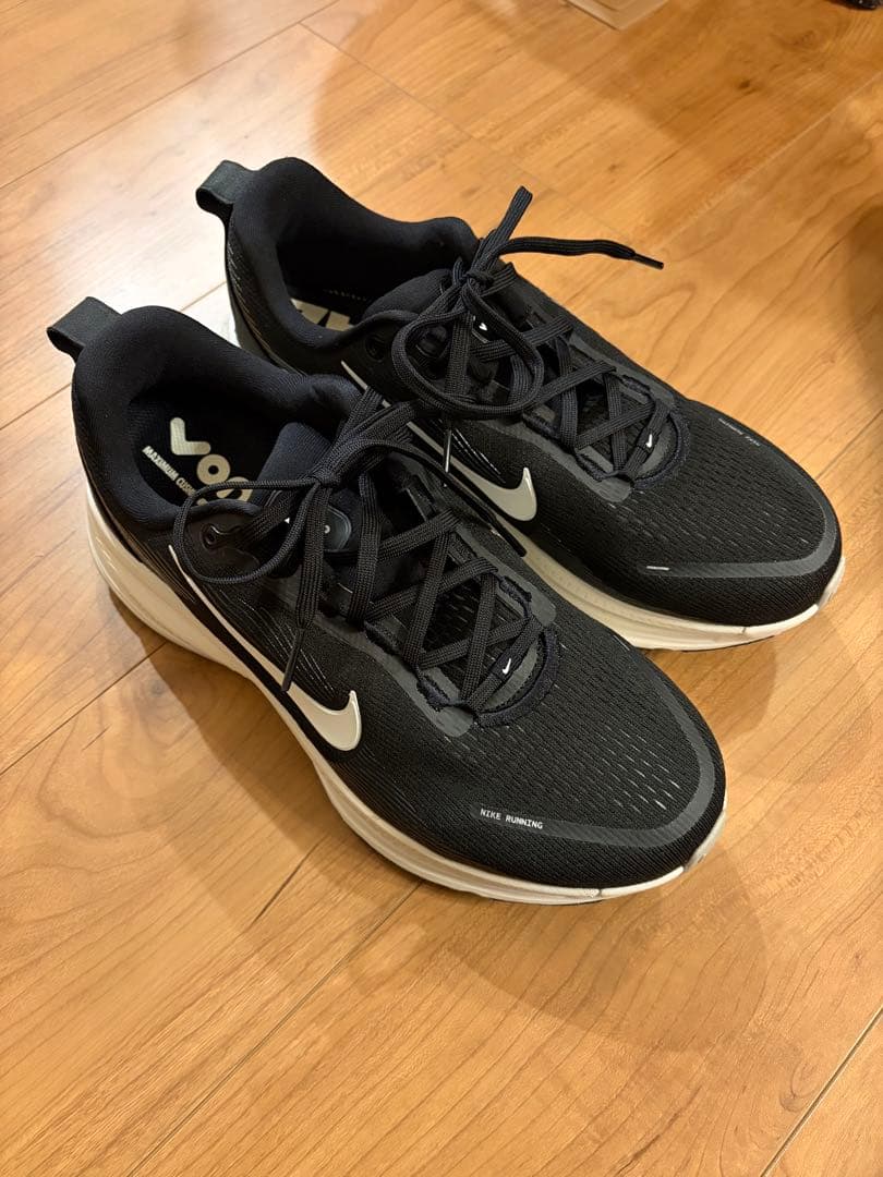 ナイキ　ボメロ18ワイド　27.0cm