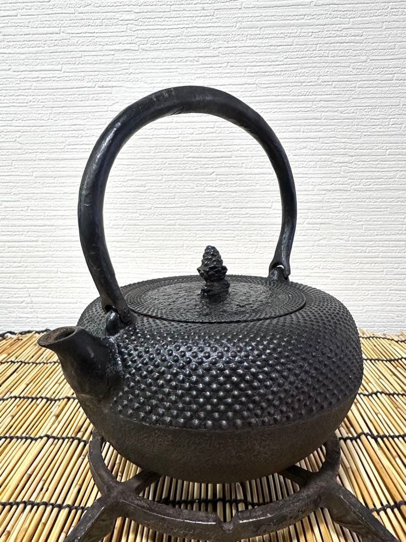 ＵＳＥＤ品 南部岩鋳造 １０型 丸平アラレ 南部鉄瓶　南部鉄器 鉄瓶