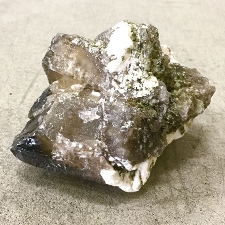 【強力な邪気払い、心身の癒し】ビッグサイズ！ 天然石 スモーキークォーツ 原石