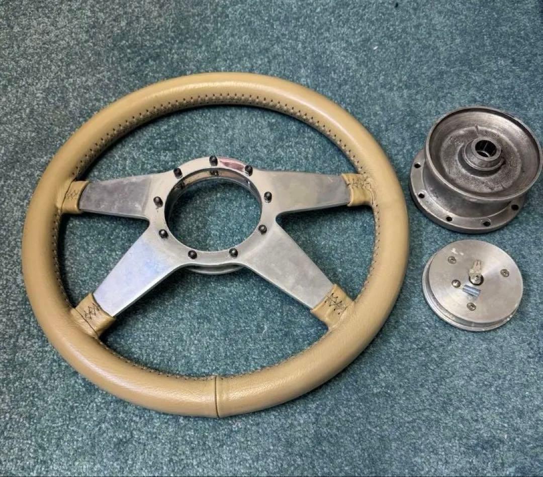 レカラ　ガンスミス　ベージュ ステアリングホイール 4本スポーク