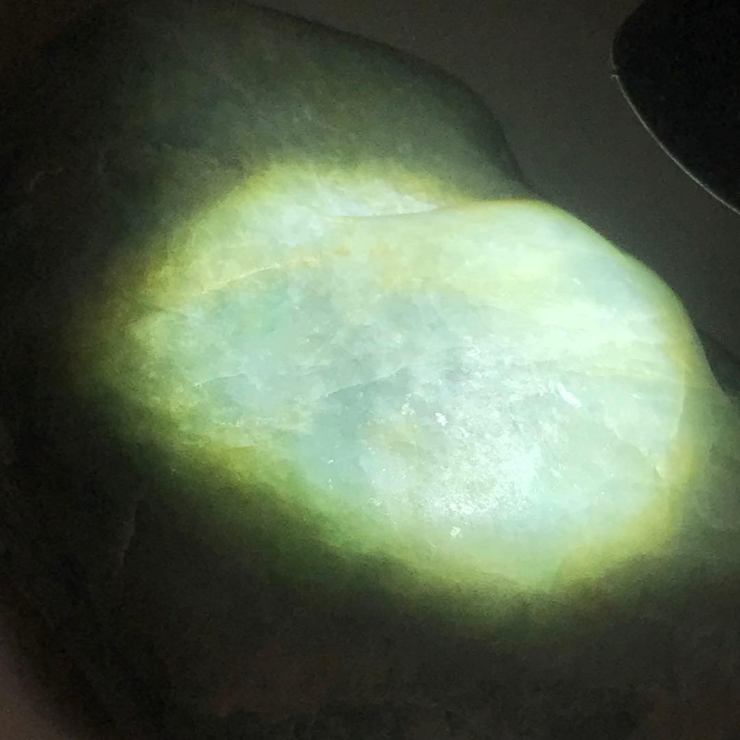 糸魚川翡翠　青　海石　199g