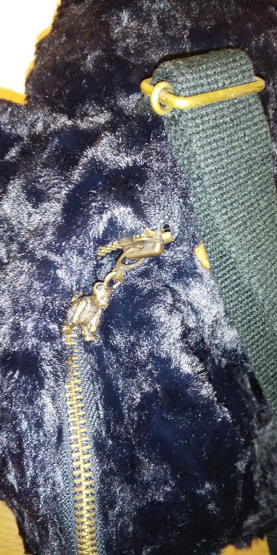 値下げ★新品未使用黒クマ型ぬいぐるみ ショルダーストラップ付き