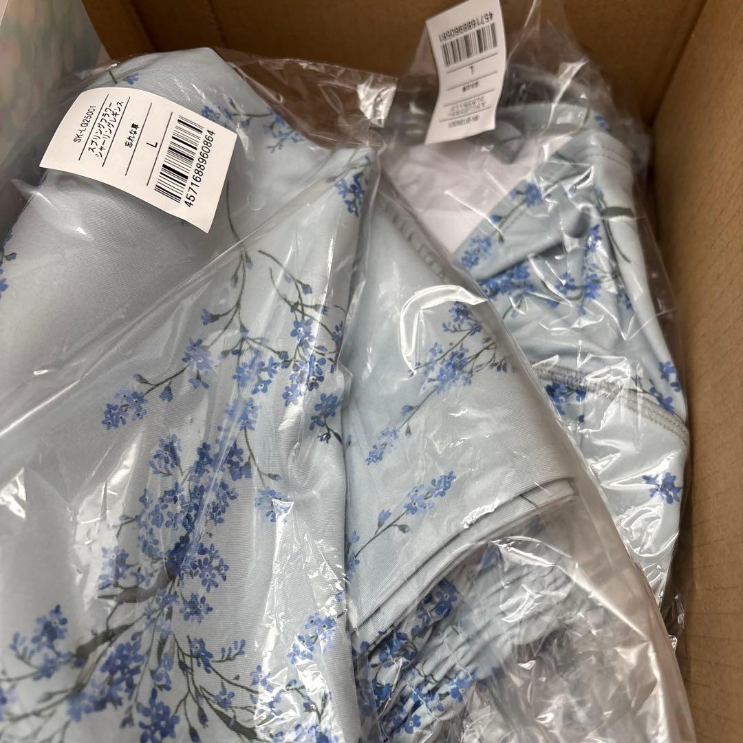 新品 【SUKALA】スプリングフラワーフレアブラトップ　忘れな草　上下　２点