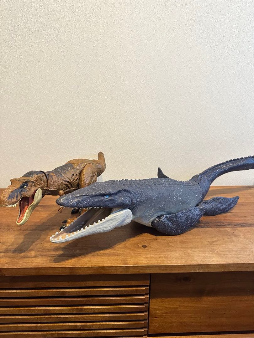 マテル　ジュラシックワールド　ダメージTレックス・モササウルスフィギュアセット