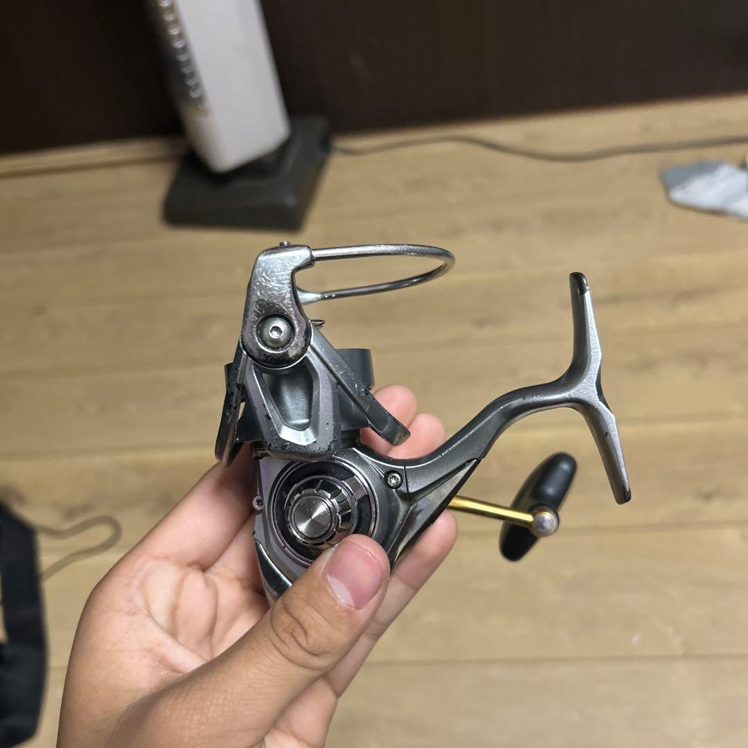 スピニングリール シルバー 金属製 右手用