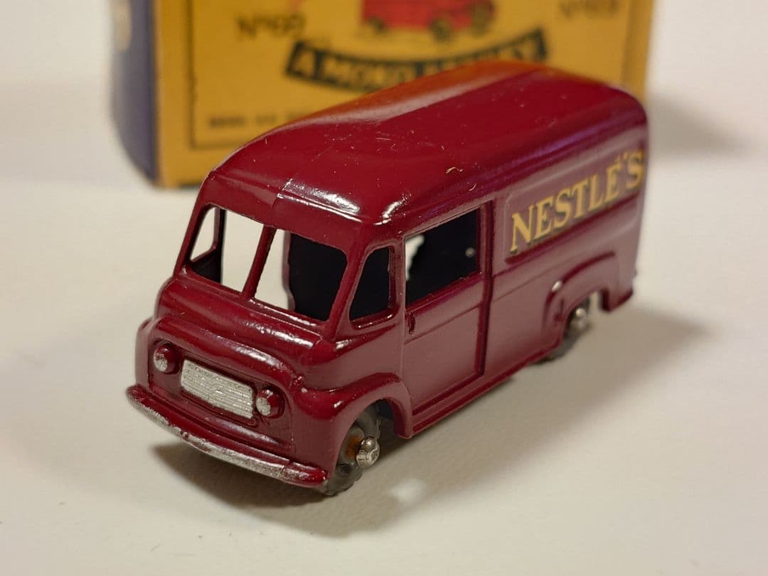 ミニカー MATCHBOX No.69 COMMER 30 CWT VAN Nestles