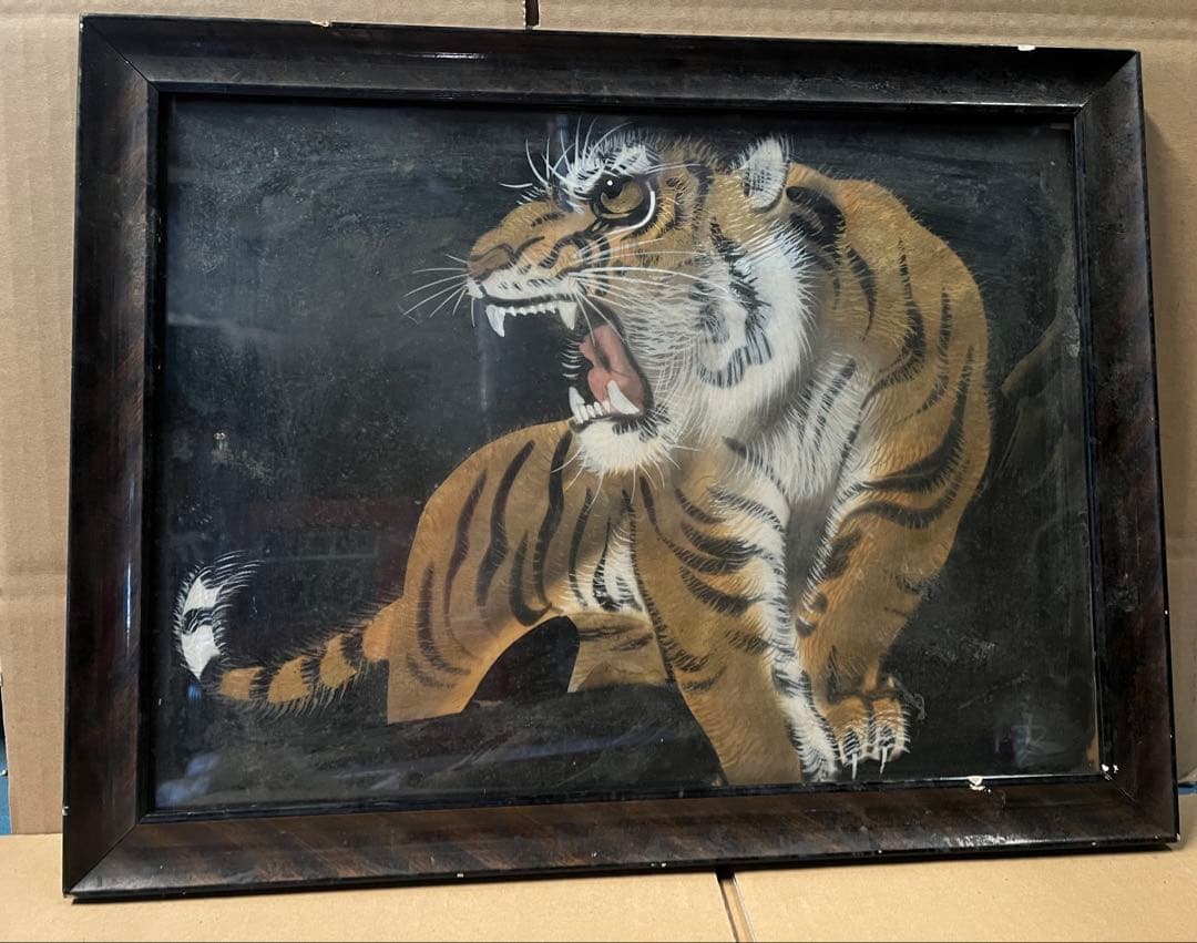 トラのリアルな絵画（黒フレーム）