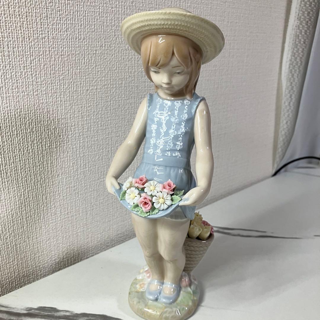 LLADRO リヤドロ 1284 花を持つ少女 フィギュリン 箱付