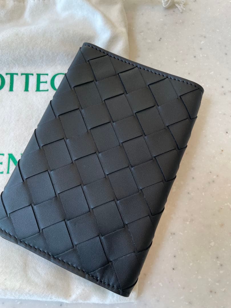 未使用品 ボッテガヴェネタ イントレチャート パスポートケース 二つ折り