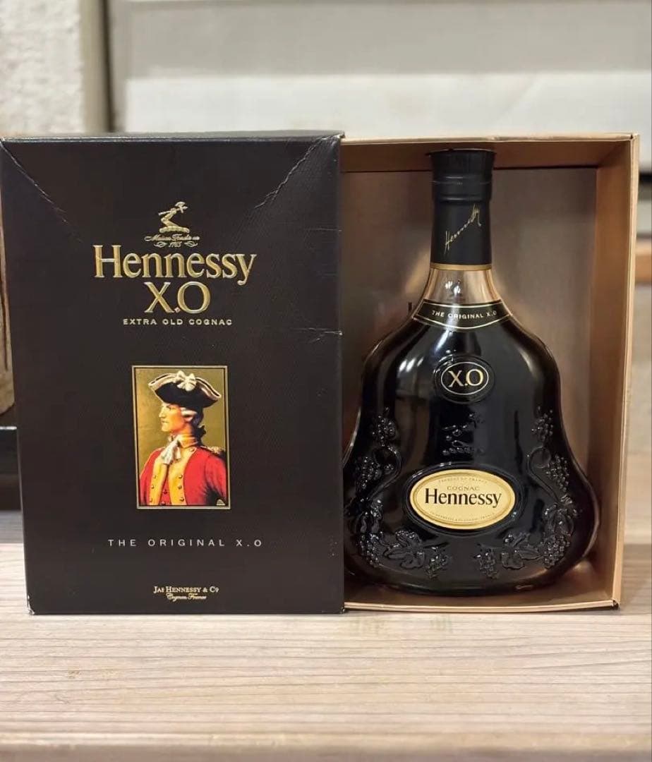 ヘネシーXO Hennessy 黒キャップ 700ml 古酒　箱付き