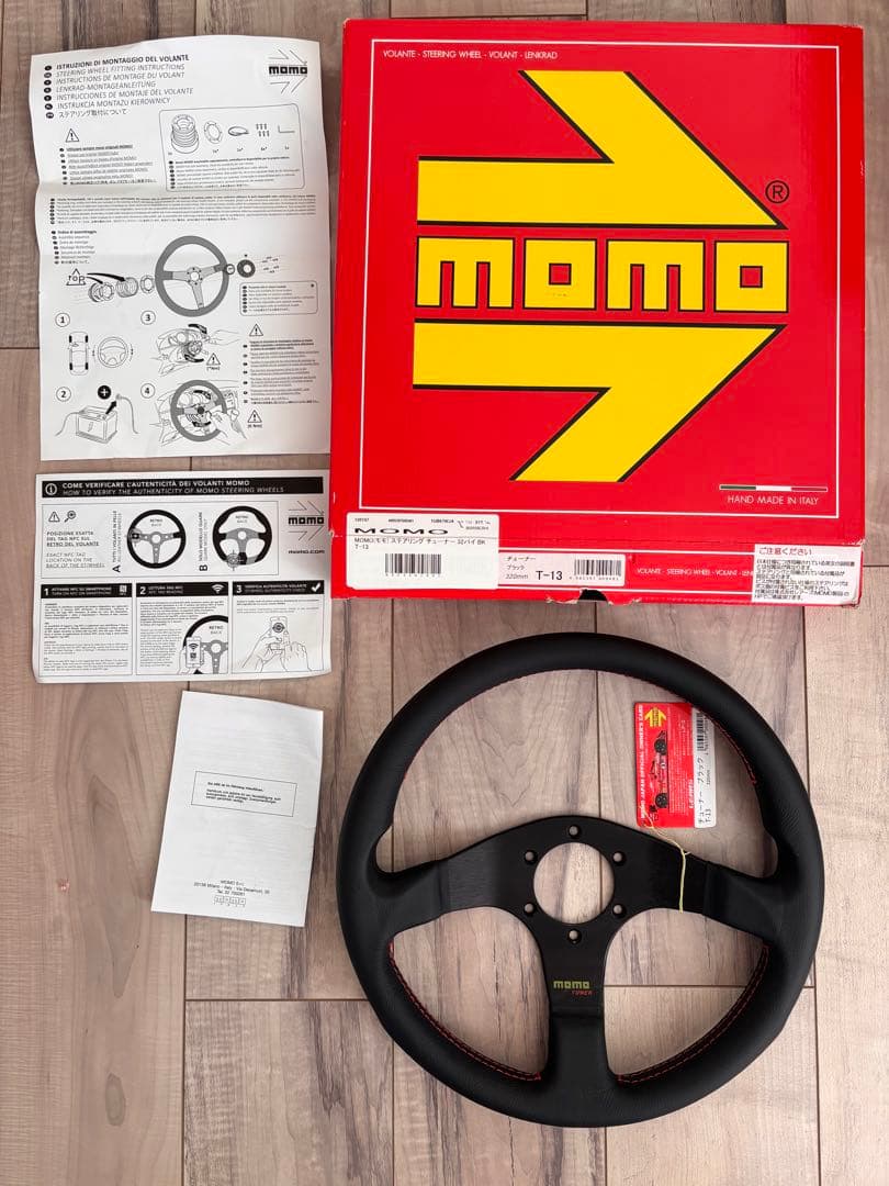 MOMO ステアリングチューナー　32φ BK T-13 取扱説明書付き