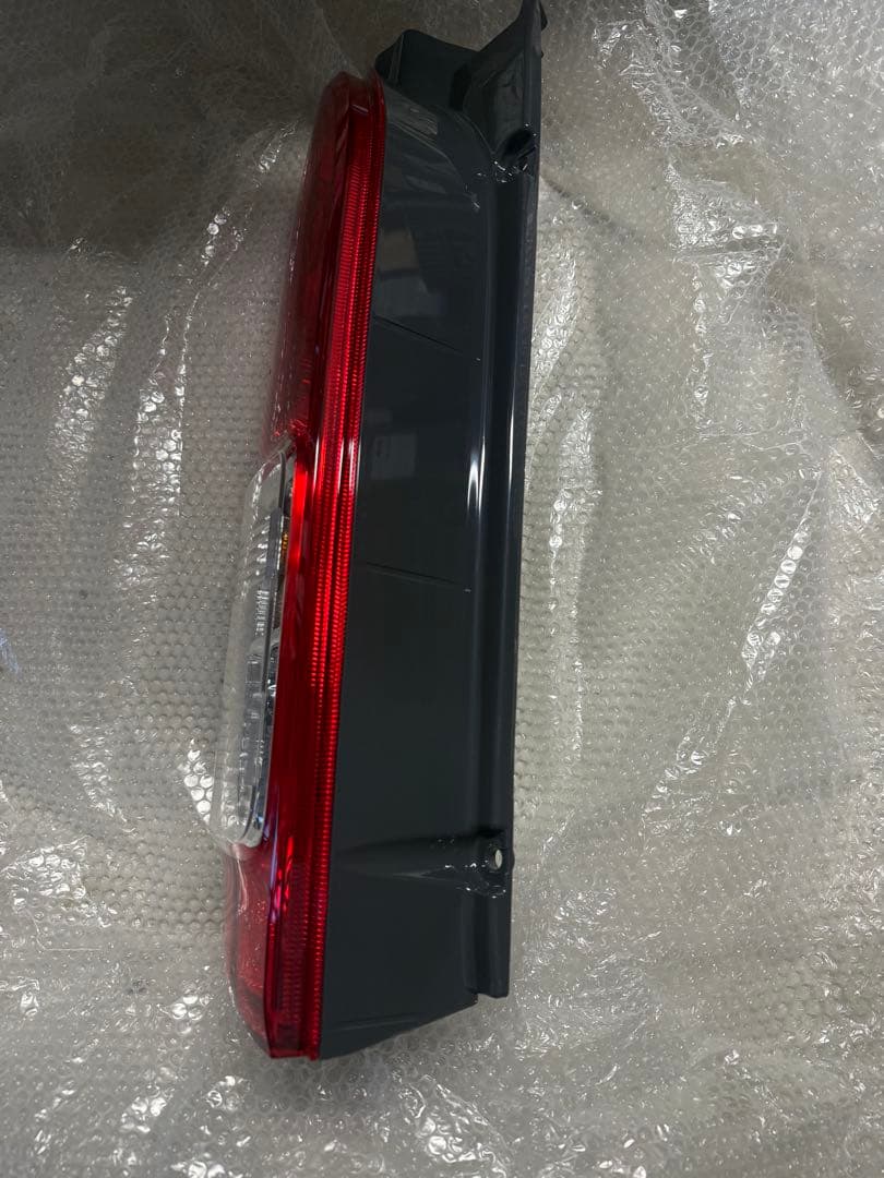 【新品】ハイエース7型純正テールランプ 左右セット