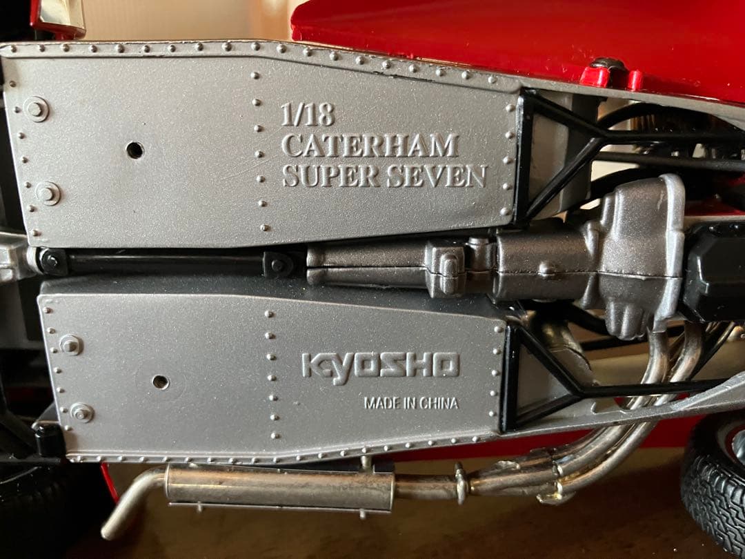 京商1/18CATERHAM SUPER SEVEN ミニカーレッド/シルバー
