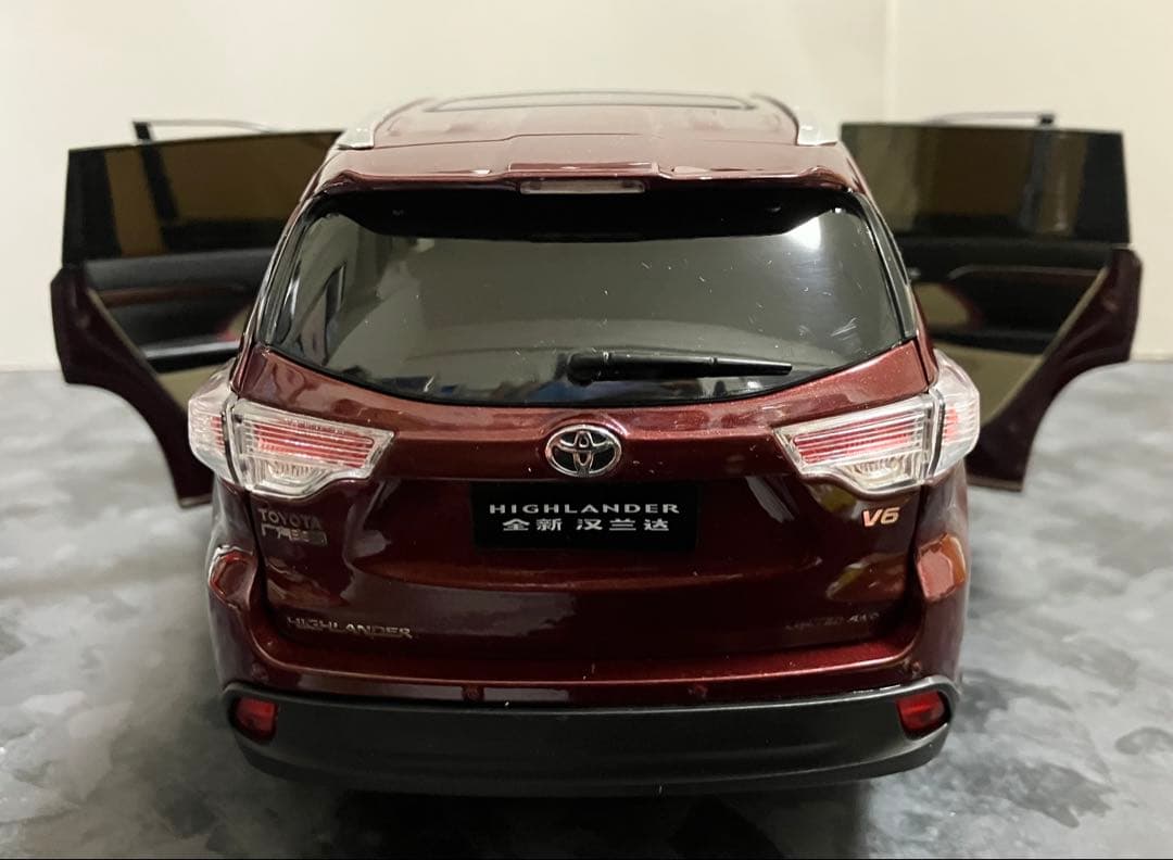 トヨタ　ハイランダー　1/18 ミニカー　カラーサンプル
