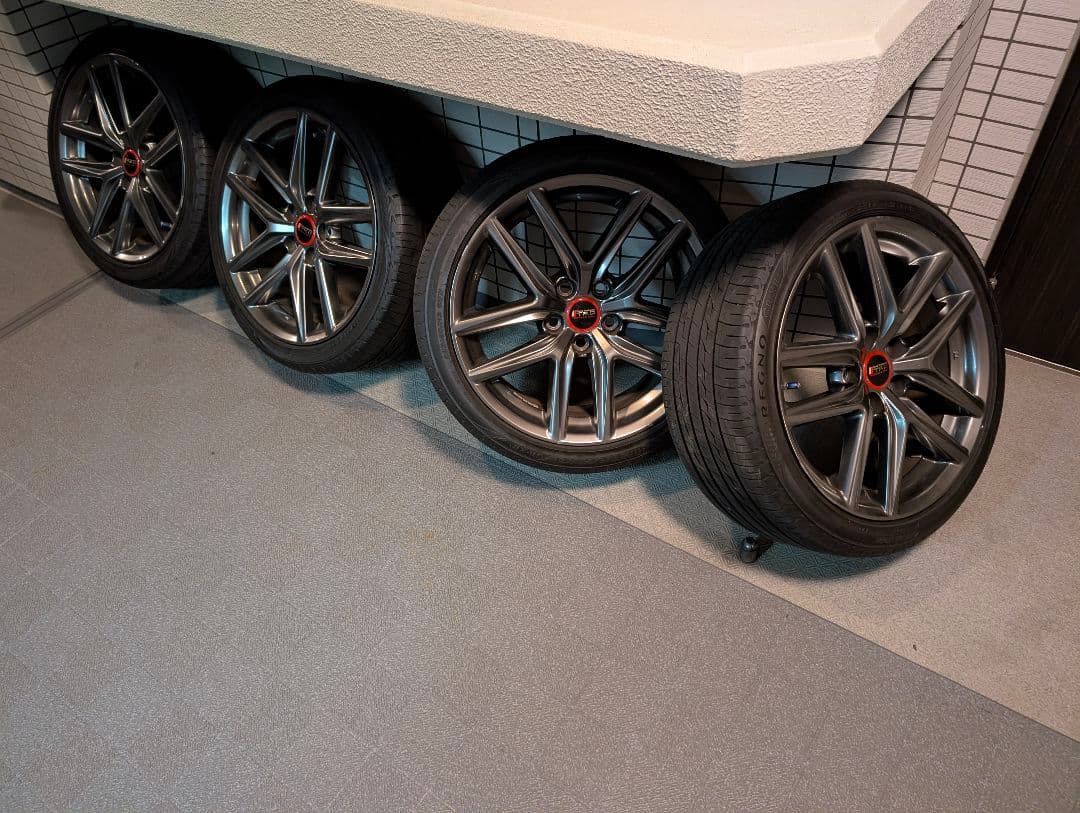 LEXUS IS Fスポーツ　純正18インチホイール　タイヤ付き