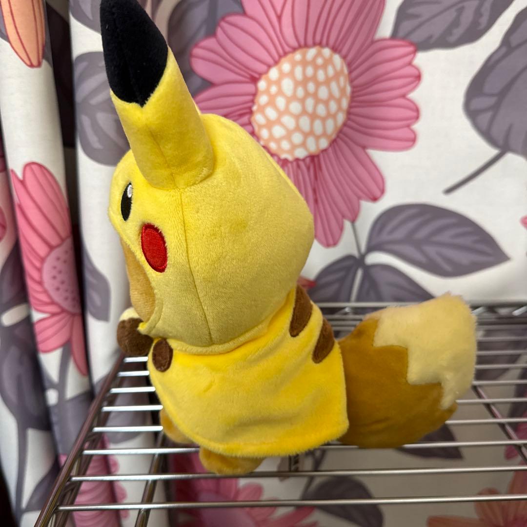 イーブイ　ピカチュウフード付きぬいぐるみ