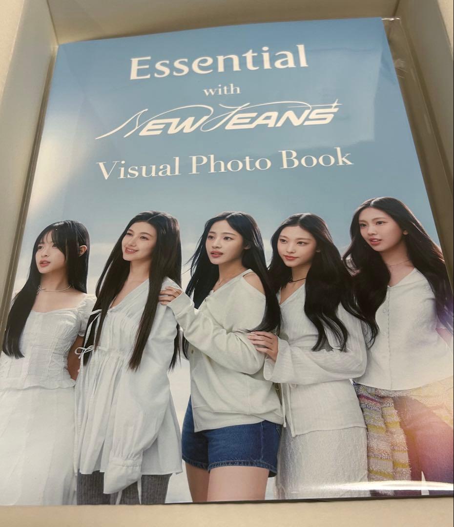 Essential with NewJeans ビジュアルフォトブック