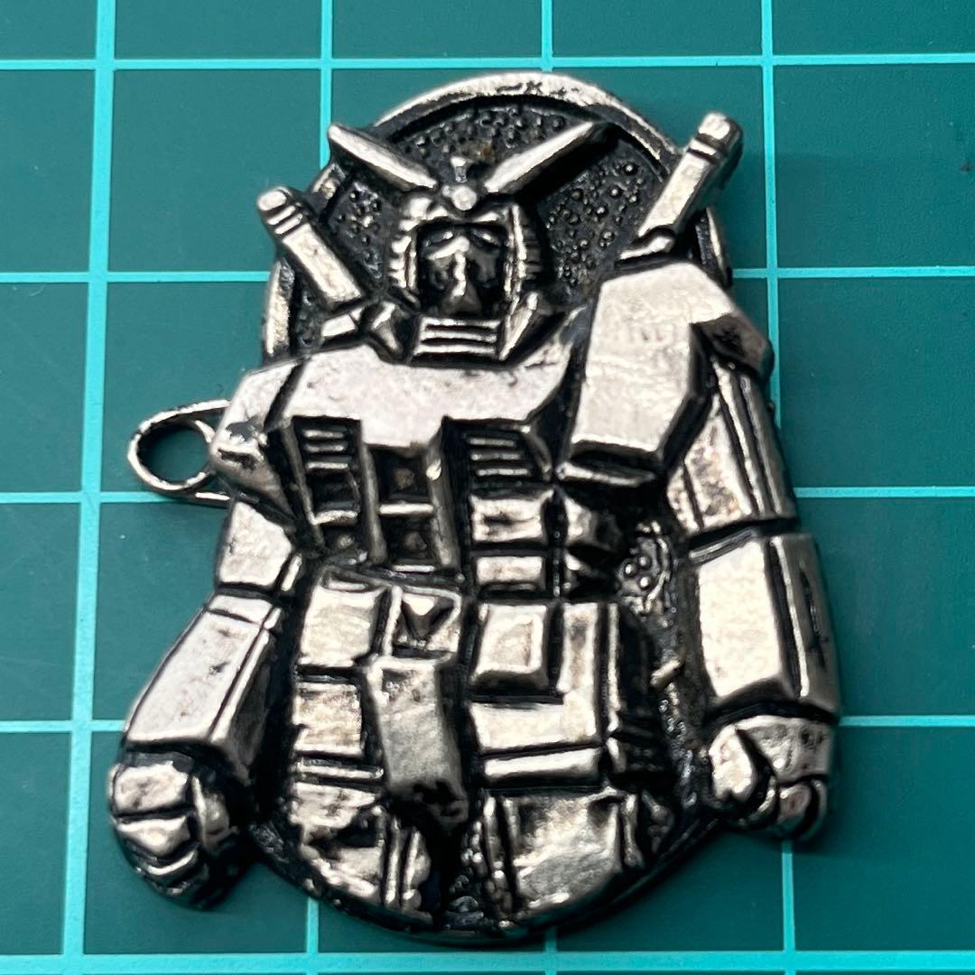 昭和レトロピンバッジ　ガンダム