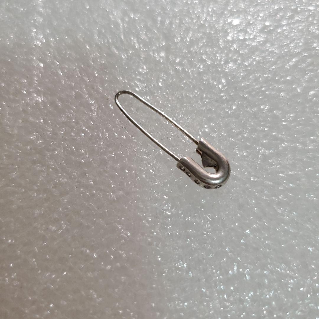 chigoチーゴ　 ダイヤモンド安全ピンピアス　片耳用　アッシュペーフランス