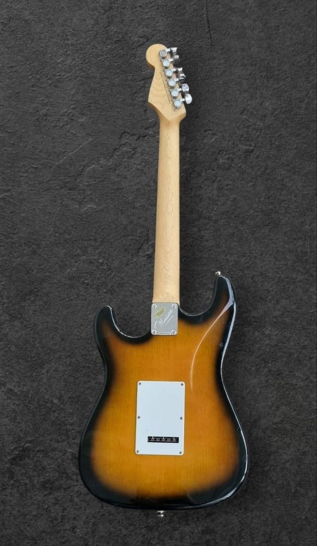 メイビス mavis　エレキギター 　ストラトキャスター