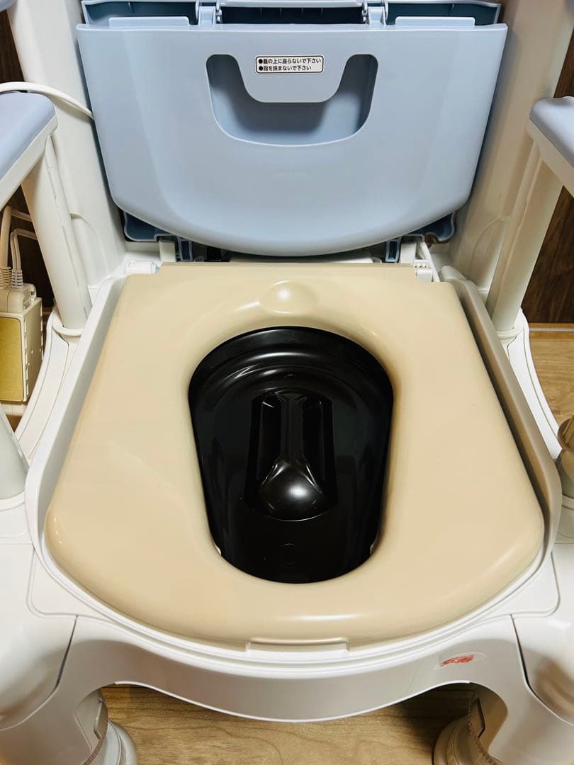 安寿　ポータブルトイレ 暖房便座　快適脱臭　アームレスト付き　アロン化成