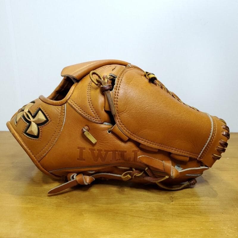 アンダーアーマー 金子千尋モデル シリコンラベル 廃盤品 投手用 硬式グローブ