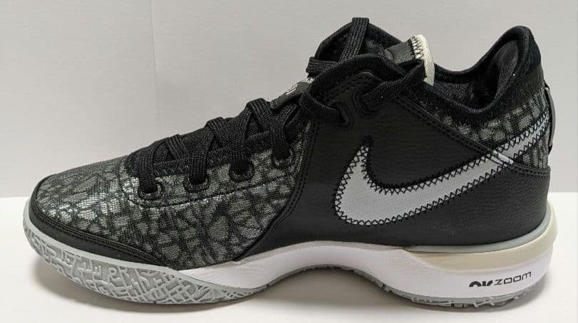 超激安　限定　新品未使用　タグ付き　ナイキ　ズームレブロン　黒　バスケシューズ