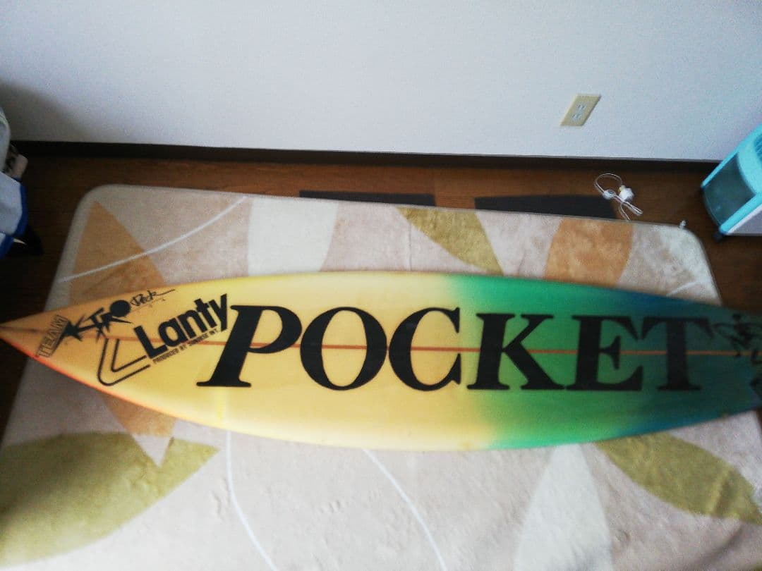 レゲエカラーのサーフボードになります