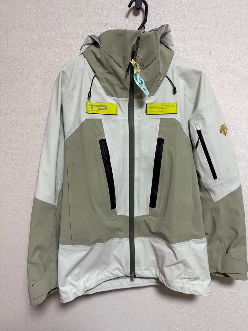 ゆ*ん様 DESCENTE TDスキーウェア Mサイズ 上下＋ミドラー3点セット