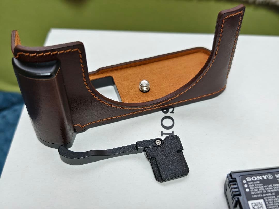 SONY RX1R III DSC-RX1RM3　サムレスト・ケースおまけ