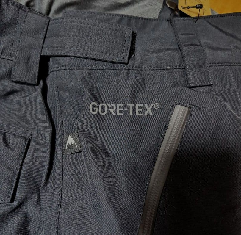 BURTON スノーボードパンツ M140 新品タグ付き GORE-TEX 黒