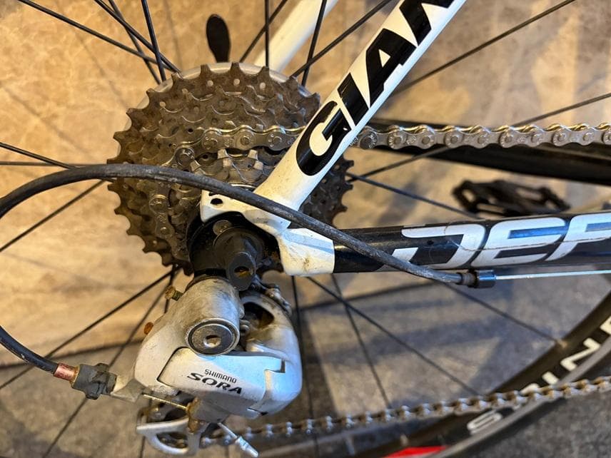 GIANT　DEFY3-ロードバイク-手渡しのみでお願いします。