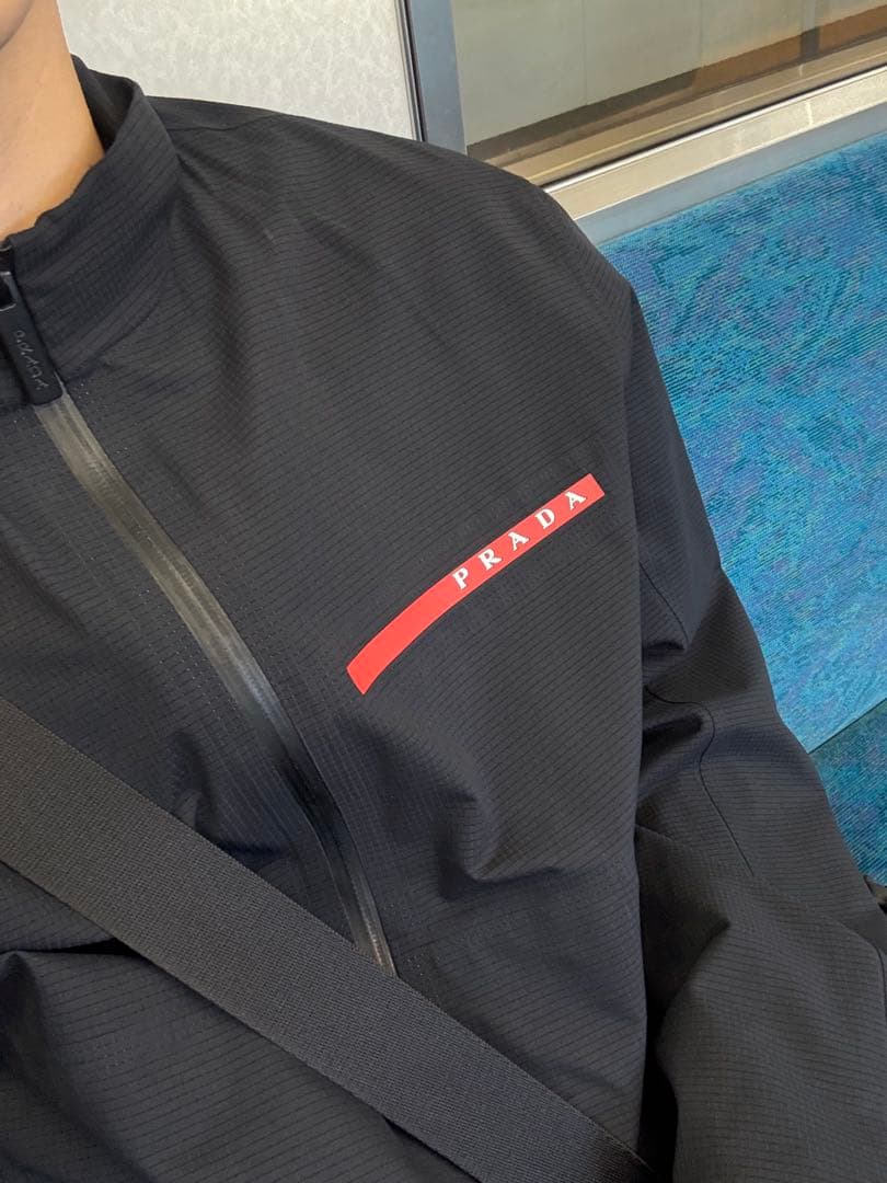 ぱくPRADA ライトバイストレッチジャケット　ナイロンジャケット