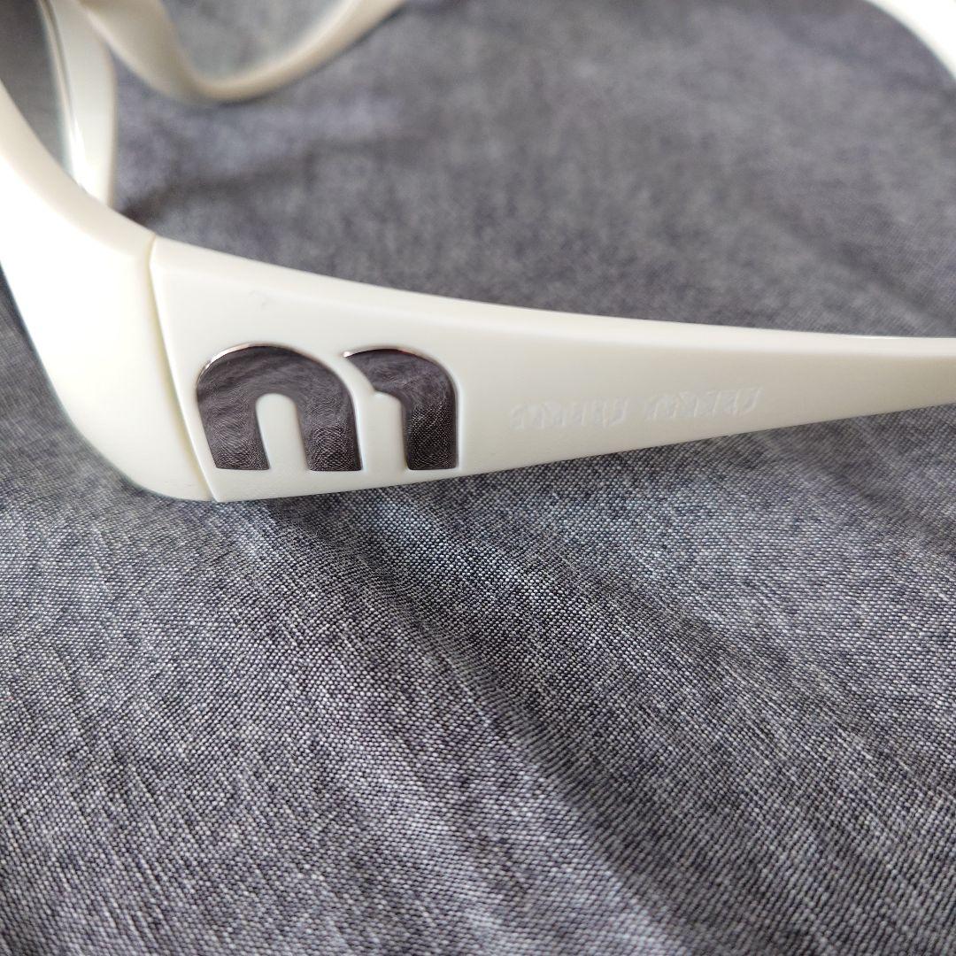 レア　miumiuオーバーサイズ　サングラス　白